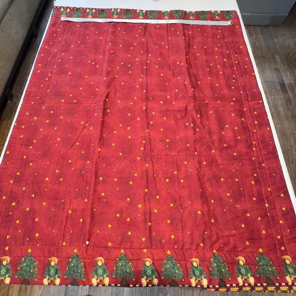 Quilted Christmas tree teddy bear wall hugging 28 x 36